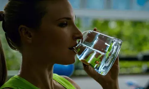 मोटापा घटेगा... शीशे की तरह चमकेगी स्किन! भोरे-भोरे खाली पेट पीजिए ये वाला पानी