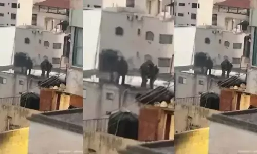 Live Video: इजरायली सैनिकों की बर्बरता का वीडियो, शवों को छत से धकेलते और लात मारते दिखे Live Video: इजरायली सैनिकों की बर्बरता का वीडियो, शवों को छत से धकेलते और लात मारते दिखे