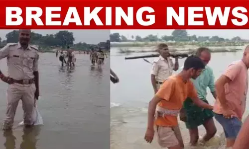 बिहार की पुलिस नदी में क्या ढूंढ रही? पानी में बने गोदाम से माल निकला बाहर तो ताकते रह गए लोग