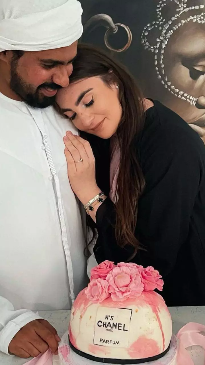 बेगम के बिकिनी की कीमत 418 करोड़ रुपए