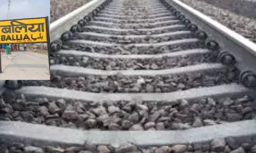 यूपी के बलिया में ट्रेन को पटरी से उतारने की साजिश! ट्रैक पर रखा पत्थर इंजन से टकराया