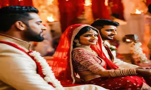 शादी के 25 दिन बाद दी पार्टी, दुल्हन को देखते ही उसके दोस्त ने कहा- अरे ये तो... फिर जो हुआ शादी के 25 दिन बाद दी पार्टी, दुल्हन को देखते ही उसके दोस्त ने कहा- अरे ये तो... फिर जो हुआ