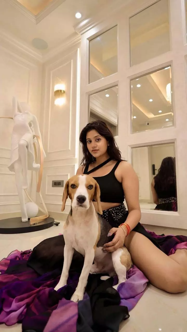 हसीन पोज से अंजलि अरोड़ा ने लगाई आग, पार की सारी हदें