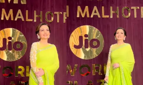 ग्रीन लाइम साड़ी पहनकर कहां पहुंची नीता अंबानी? खूबसूरती देखकर ठहर गई आंखें