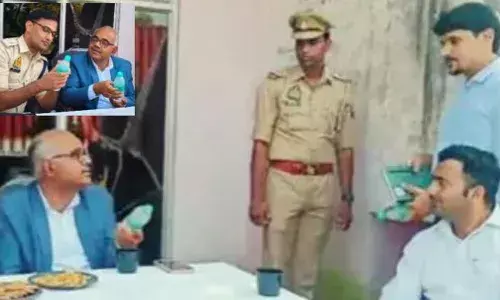 ... जब डीएम साहब को ही मिल गई पीने के लिए नकली पानी की बोतल, जानें पूरा मामला ... जब डीएम साहब को ही मिल गई पीने के लिए नकली पानी की बोतल, जानें पूरा मामला