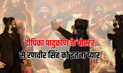 Singham Again: निहारा, निशाना लगाया और फिर किस... दीपिका के पोस्टर के साथ क्या करने लगे रणवीर सिंह