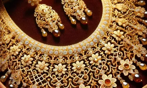 Gold Price Today: करवाचौथ से पहले सोना हुआ सस्ता, शहरों के हिसाब से चेक करें आज के नए रेट