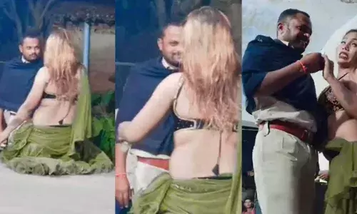 Bihar Police: लड़खड़ाते कदम... हाथ में रुपये, बार-बालाओं को देख ऐसे बहका चौकीदार Bihar Police: लड़खड़ाते कदम... हाथ में रुपये, बार-बालाओं को देख ऐसे बहका चौकीदार