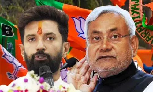 नीतीश-चिराग को साइलेंट करने को BJP का प्लान S एक्टिव, बिहार में सियासी खेला की तैयारी तो नहीं! नीतीश-चिराग को साइलेंट करने को BJP का प्लान S एक्टिव, बिहार में सियासी खेला की तैयारी तो नहीं!