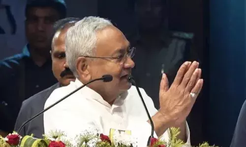 नीतीश कुमार को क्या हो गया है? दो-दो बार हाथ जोड़ अधिकारियों से लगाया गुहार- करिएगा कि नहीं? नीतीश कुमार को क्या हो गया है? दो-दो बार हाथ जोड़ अधिकारियों से लगाया गुहार- करिएगा कि नहीं?