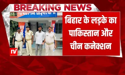 हैदराबाद से भागकर आया गांव, पूरे दिन घर में रहता था बंद, पुलिस ने मारा छापा तो अंदर का नजारा देख रह गई सन्न हैदराबाद से भागकर आया गांव, पूरे दिन घर में रहता था बंद, पुलिस ने मारा छापा तो अंदर का नजारा देख रह गई सन्न