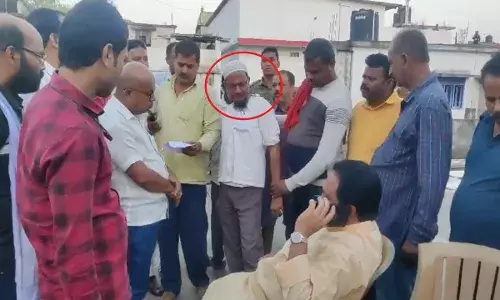 Bihar News: सिर पर टोपी... हाथ में पिस्टल, अररिया से BJP सांसद प्रदीप सिंह को मारने पहुंचा शख्स कौन? Bihar News: सिर पर टोपी... हाथ में पिस्टल, अररिया से BJP सांसद प्रदीप सिंह को मारने पहुंचा शख्स कौन?