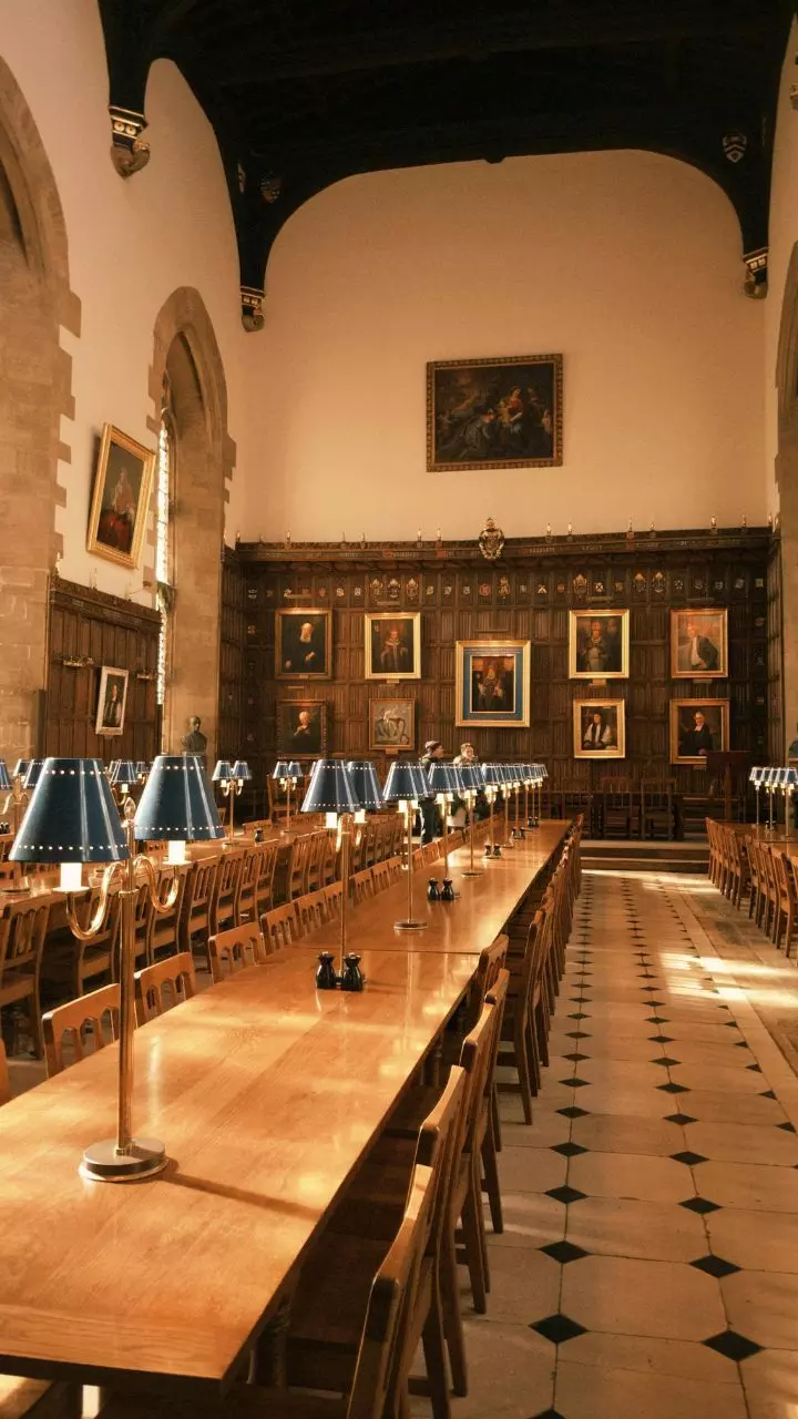 ऑक्सफोर्ड हाईस्कूल में नीदरलैंड से कॉल के बाद लगा लॉकडाउन