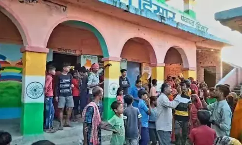 बिहार: स्कूल बंद होते ही हेडमास्टर कमरे में हो जाते थे कैद, पत्नी ने मारा छापा तो रसोइया वाला राज आया सामने; जानें बिहार: स्कूल बंद होते ही हेडमास्टर कमरे में हो जाते थे कैद, पत्नी ने मारा छापा तो रसोइया वाला राज आया सामने; जानें