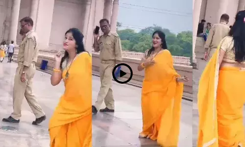 Viral Video: चोर समझी थी मैं थानेदार निकला... पुलिसवाले को छैला बाबू बनाने लगीं दीदी तो ऐसे बचे Viral Video: चोर समझी थी मैं थानेदार निकला... पुलिसवाले को छैला बाबू बनाने लगीं दीदी तो ऐसे बचे