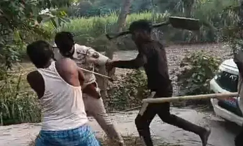 Bihar Police: हाथ में पिस्टल फिर भी मार खाते रहे दारोगा और जवान, बिहार में पुलिस वाले का हाल देखिए Bihar Police: हाथ में पिस्टल फिर भी मार खाते रहे दारोगा और जवान, बिहार में पुलिस वाले का हाल देखिए