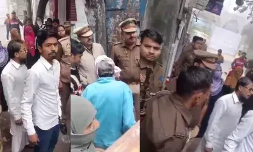 यूपी उपचुनाव:  सीसामऊ में वोटर आईडी कार्ड चेक करने पर हंगामा, 2 दारोगा सस्पेंड