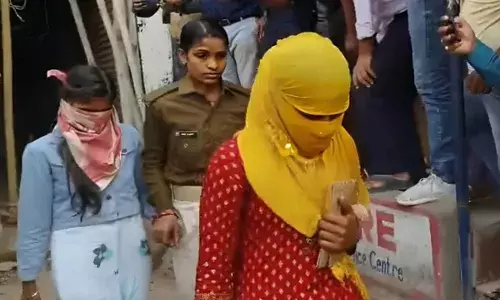 बिहार पुलिस ने होटल के कमरों में मारा छापा तो रह गई दंग, जानें 7 कमरे में 15 वाला राज बिहार पुलिस ने होटल के कमरों में मारा छापा तो रह गई दंग, जानें 7 कमरे में 15 वाला राज
