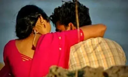 भाई से लड़ाई कर पति गया जेल तो पत्नी ने बदल लिया हसबैंड, फोन पर दी शॉकिंग न्यूज भाई से लड़ाई कर पति गया जेल तो पत्नी ने बदल लिया हसबैंड, फोन पर दी शॉकिंग न्यूज