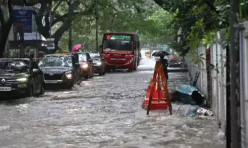 Cyclone Fengal: तमिलनाडु में तूफानी हवाओं के साथ फेंगल का कहर, चेन्नई एयरपोर्ट बंद, हो रही है तेज बारिश Cyclone Fengal: तमिलनाडु में तूफानी हवाओं के साथ फेंगल का कहर, चेन्नई एयरपोर्ट बंद, हो रही है तेज बारिश