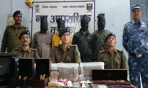 नालंदा में 4 साइबर ठग गिरफ्तार, 36 लाख कैश और सोना-चांदी बरामद नालंदा में 4 साइबर ठग गिरफ्तार, 36 लाख कैश और सोना-चांदी बरामद