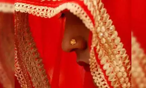 बिहार में सौतन कांड! नईकी मेहरी के साथ पति ने पहली पत्नी के प्राइवेट पार्ट में डाला फेविकोल बिहार में सौतन कांड! नईकी मेहरी के साथ पति ने पहली पत्नी के प्राइवेट पार्ट में डाला फेविकोल