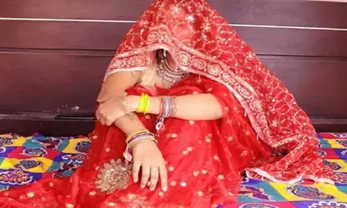 सुहागरात के 9 दिन बाद दूल्हे के दिल से खेल गई दुल्हन, अब मां के साथ माथा पीट रहा पति; जानें क्यों सुहागरात के 9 दिन बाद दूल्हे के दिल से खेल गई दुल्हन, अब मां के साथ माथा पीट रहा पति; जानें क्यों