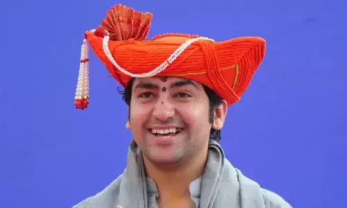 धीरेंद्र शास्त्री से रिश्ता... बाबा बागेश्वर और उनके छोटे भाई के बीच कैसे हैं रिश्ते? धीरेंद्र शास्त्री से रिश्ता... बाबा बागेश्वर और उनके छोटे भाई के बीच कैसे हैं रिश्ते?