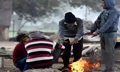 Bihar Weather: बिहार में बारिश ने बढ़ाई ठिठुरन, बुधवार को 24 जिलों में घने कोहरे का येलो अलर्ट Bihar Weather: बिहार में बारिश ने बढ़ाई ठिठुरन, बुधवार को 24 जिलों में घने कोहरे का येलो अलर्ट