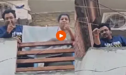 कैमरा देखकर मीडिया पर तमतमाए अतुल सुभाष के साला और सास, चेहरे पर नहीं दिखा कोई शिकन कैमरा देखकर मीडिया पर तमतमाए अतुल सुभाष के साला और सास, चेहरे पर नहीं दिखा कोई शिकन