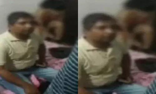 बिहार: मुखिया मोहम्मद गुलाम रसूल अंसारी का बेडरूम वाला वीडियो, महिलाओं को ऐसे देते हैं योजना का लाभ बिहार: मुखिया मोहम्मद गुलाम रसूल अंसारी का बेडरूम वाला वीडियो, महिलाओं को ऐसे देते हैं योजना का लाभ