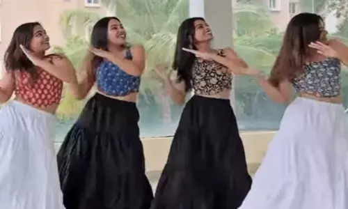 Girls Dance Video: पवन सिंह के गाने पर चार लड़कियों ने किया डांस, वीडियो देख फिदा हो गया इंटरनेट Girls Dance Video: पवन सिंह के गाने पर चार लड़कियों ने किया डांस, वीडियो देख फिदा हो गया इंटरनेट