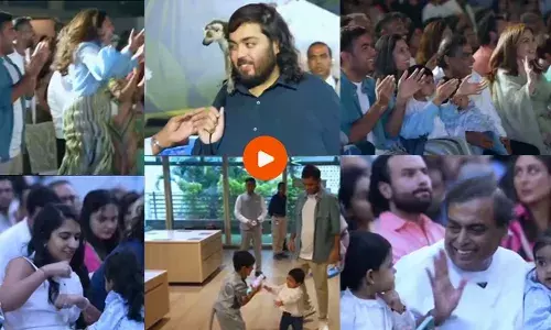 पृथ्वी अंबानी के परफॉर्मेंस पर उछल पड़ी मां श्लोका, दादा मुकेश अंबानी और आंटी राधिका ने भी मारे पोज पृथ्वी अंबानी के परफॉर्मेंस पर उछल पड़ी मां श्लोका, दादा मुकेश अंबानी और आंटी राधिका ने भी मारे पोज