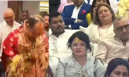 विवादों में घिरे पंडित प्रदीप मिश्रा, दुबई में महादेव सट्टा ऐप के प्रमोटर के साथ दिखे विवादों में घिरे पंडित प्रदीप मिश्रा, दुबई में महादेव सट्टा ऐप के प्रमोटर के साथ दिखे