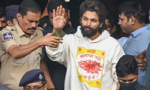 अल्लू अर्जुन को हाईकोर्ट से राहत, मिली जमानत; उधर मृतका के पति ने पुष्पा को लेकर दिया बड़ा बयान अल्लू अर्जुन को हाईकोर्ट से राहत, मिली जमानत; उधर मृतका के पति ने पुष्पा को लेकर दिया बड़ा बयान
