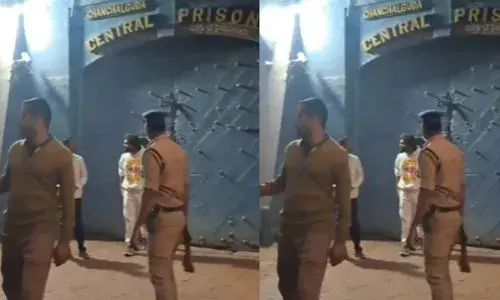 मैं कानून का सम्मान करता हूं... सुबह-सुबह हैदराबाद सेंट्रल जेल से बाहर आए अल्लू अर्जुन मैं कानून का सम्मान करता हूं... सुबह-सुबह हैदराबाद सेंट्रल जेल से बाहर आए अल्लू अर्जुन