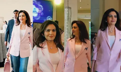 पॉवर लेडी नीता अंबानी का पिंक ब्लेजर में दिखा धांसू लुक, बैग की कीमत में खरीद लेंगे लग्जरी कार पॉवर लेडी नीता अंबानी का पिंक ब्लेजर में दिखा धांसू लुक, बैग की कीमत में खरीद लेंगे लग्जरी कार