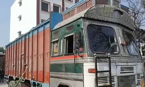 उत्तर प्रदेश की ट्रक को स्कॉर्ट कर रही थी बिहार नंबर कार, कच्ची सड़क पर रफ्तार देख पुलिस को हुआ शक, और फिर... उत्तर प्रदेश की ट्रक को स्कॉर्ट कर रही थी बिहार नंबर कार, कच्ची सड़क पर रफ्तार देख पुलिस को हुआ शक, और फिर...