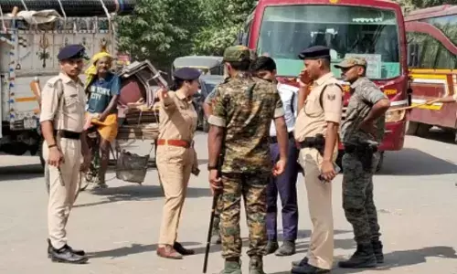 बिहार पुलिस ने किया कॉम्बो पैक का खुलासा; जानें कोर्ट क्लर्क, पत्नी और उसकी बेटी से क्या है संबंध बिहार पुलिस ने किया कॉम्बो पैक का खुलासा; जानें कोर्ट क्लर्क, पत्नी और उसकी बेटी से क्या है संबंध