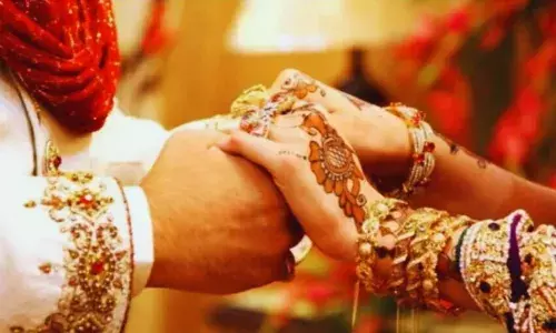 घर में पत्नी और बेटी... थाने बुलाकर करा दी दूसरी शादी, उत्तर प्रदेश पुलिस का गजब का कारनामा! घर में पत्नी और बेटी... थाने बुलाकर करा दी दूसरी शादी, उत्तर प्रदेश पुलिस का गजब का कारनामा!