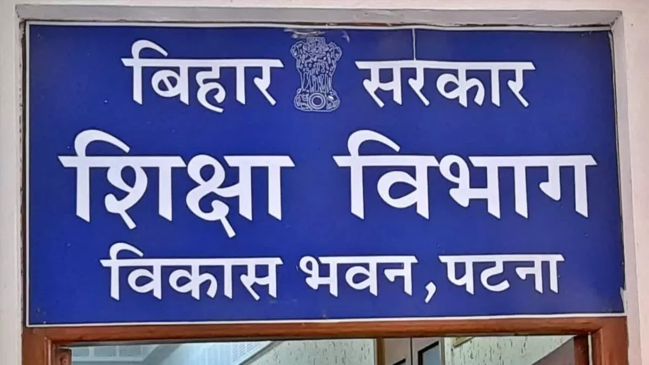 बिहार: अपार कार्ड नहीं बनाने पर 128 हेडमास्टरों का वेतन कटा, शिक्षा विभाग की कार्रवाई से हड़कंप