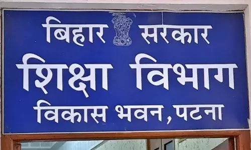 बिहार: अपार कार्ड नहीं बनाने पर 128 हेडमास्टरों का वेतन कटा, शिक्षा विभाग की कार्रवाई से हड़कंप बिहार: अपार कार्ड नहीं बनाने पर 128 हेडमास्टरों का वेतन कटा, शिक्षा विभाग की कार्रवाई से हड़कंप