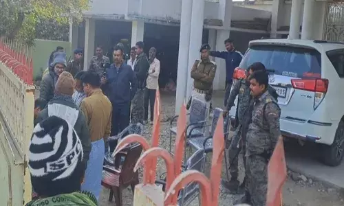 मुजफ्फरपुर: AK-47 मामले में  NIA की रेड, मुखिया के घर से भारी मात्रा में कैश बरामद मुजफ्फरपुर: AK-47 मामले में  NIA की रेड, मुखिया के घर से भारी मात्रा में कैश बरामद