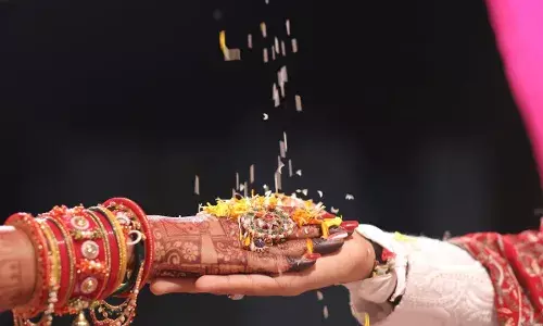 बीयर, गांजा और मटन लाना, दुल्हन की डिमांड सुनकर दूल्हे के पैरों तले जमीन खिसकी, बोली- मैं  नहीं डरती बीयर, गांजा और मटन लाना, दुल्हन की डिमांड सुनकर दूल्हे के पैरों तले जमीन खिसकी, बोली- मैं  नहीं डरती