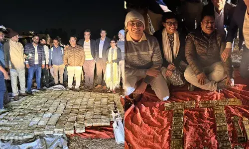 RTO का सिपाही सात की नौकरी में बना अरबपति, सोना-चांदी और कैश देख हैरान हुई IT की टीम RTO का सिपाही सात की नौकरी में बना अरबपति, सोना-चांदी और कैश देख हैरान हुई IT की टीम