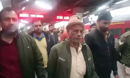 म्यांमार से मॉरफीन लेकर आया बिहार, मुजफ्फरपुर रेलवे स्टेशन पर पकड़ाया; कीमत जानते ही NCB के उड़े होश म्यांमार से मॉरफीन लेकर आया बिहार, मुजफ्फरपुर रेलवे स्टेशन पर पकड़ाया; कीमत जानते ही NCB के उड़े होश