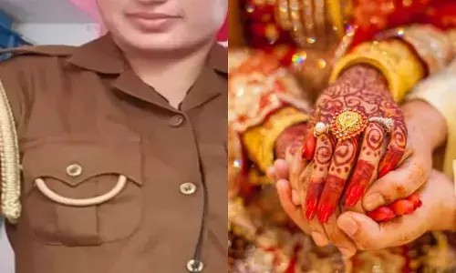 बिहार में महिला सिपाही ने की प्रेमिका से शादी, वीडियो वायरल होते ही पुलिस महकमे में हड़कंप बिहार में महिला सिपाही ने की प्रेमिका से शादी, वीडियो वायरल होते ही पुलिस महकमे में हड़कंप