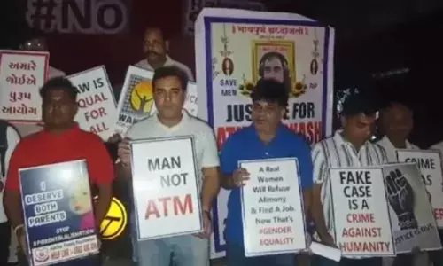 ATM नहीं हैं मर्द... सूरत में पत्नियों से पीड़ित पतियों ने निकाला मार्च, की है बड़ी मांग ATM नहीं हैं मर्द... सूरत में पत्नियों से पीड़ित पतियों ने निकाला मार्च, की है बड़ी मांग