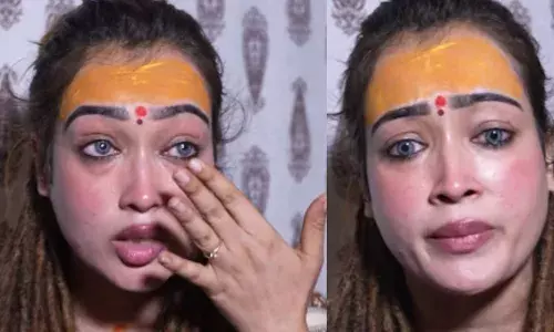 आंखों से निकल रहे आंसू, महाकुंभ से वापस लौटेंगी हर्षा रिछारिया आंखों से निकल रहे आंसू, महाकुंभ से वापस लौटेंगी हर्षा रिछारिया
