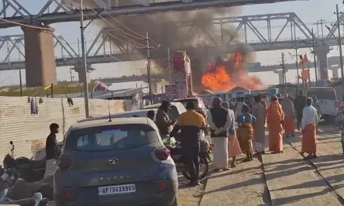 Mahakumbh Fire: प्रयागराज महाकुंभ में अब क्या है हाल? सीएम योगी आदित्यनाथ भी रख रहे हैं नजर Mahakumbh Fire: प्रयागराज महाकुंभ में अब क्या है हाल? सीएम योगी आदित्यनाथ भी रख रहे हैं नजर